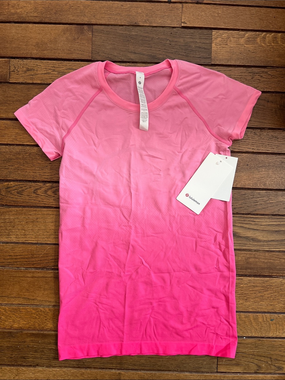 Lululemon Ombre Strawberry Smoothie Ombre Swiftly Tech Short Sleeve Size 6 NWT